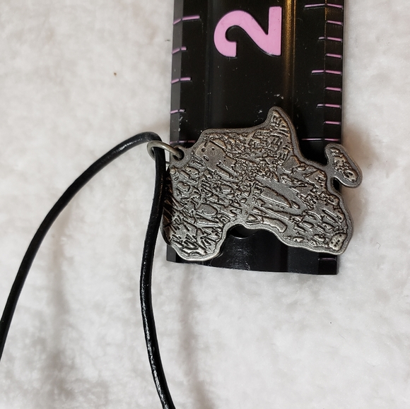 OFFICIAL RESIDENT EVIL 5 Kijuju Necklace Promo Capcom Rare - Picture 5 of 12